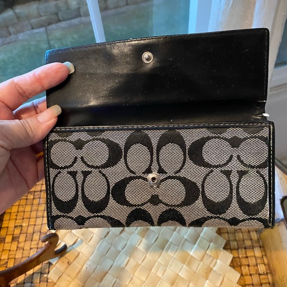 Coach Black and Gray Signature Wallet - Picture 4 of 6